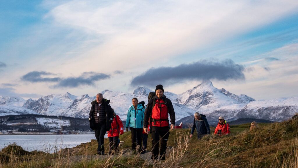 Arctic Expedition Under The Northern Lights (1)