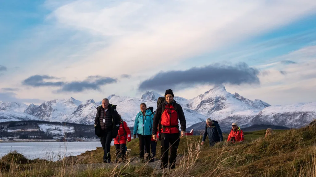 Arctic Expedition Under The Northern Lights (1)