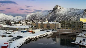 Arctic Expedition Under The Northern Lights (4)